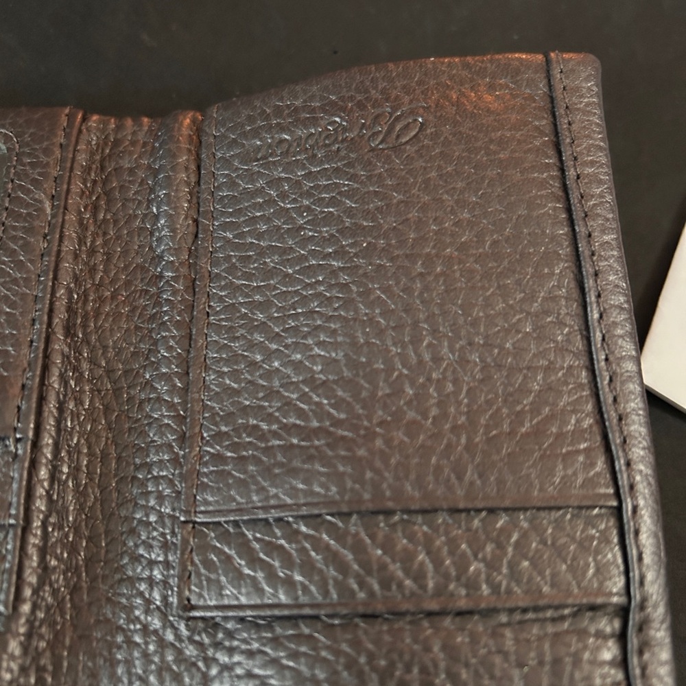 Sold
Brighton Brown Pebbled Leather ID Wallet with Silver Toggle Detail - Picture 13 of 14
